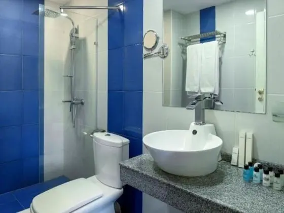 Comfort Tek Büyük veya İki Ayrı Yataklı Oda