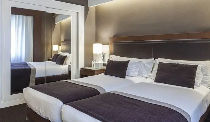 Comfort Tek Büyük veya İki Ayrı Yataklı Oda
