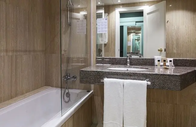 Comfort Tek Büyük veya İki Ayrı Yataklı Oda