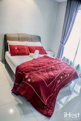 Superior Üç Kişilik Oda, 3 Yatak Odası, Küvet, Havuz Manzaralı