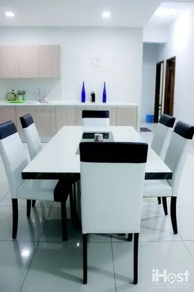 Superior Üç Kişilik Oda, 3 Yatak Odası, Küvet, Havuz Manzaralı
