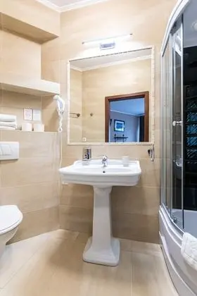Standard Oda (Shower 3 people)