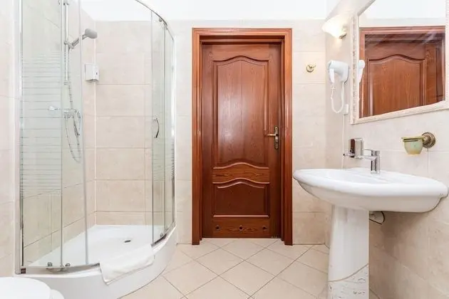 Standard Oda (Shower 3 people)