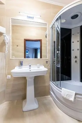 Standard Oda (Shower 3 people)