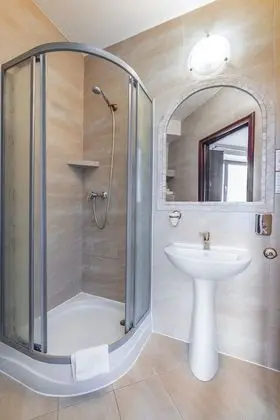 Standard Oda (Shower 3 people)