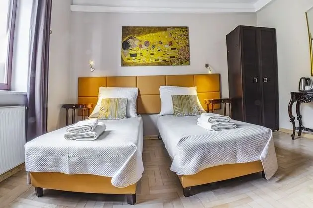 Standard Tek Büyük veya İki Ayrı Yataklı Oda (Shower )