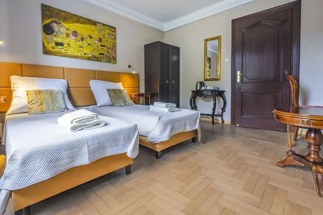 Standard Tek Büyük veya İki Ayrı Yataklı Oda (Shower )