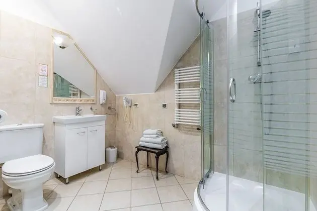 Standard Tek Büyük veya İki Ayrı Yataklı Oda (Shower )