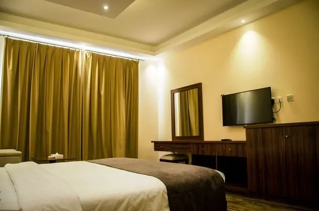 Executive Stüdyo, 1 En Büyük (King) Boy Yatak, Havuz Manzaralı