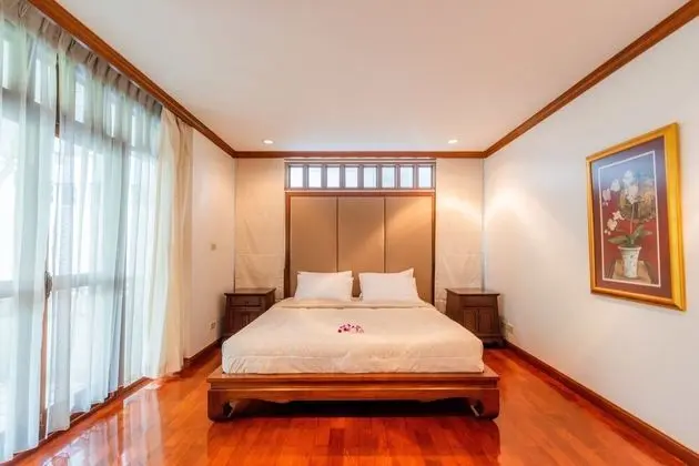 4 Bedrooms House