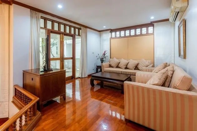 4 Bedrooms House