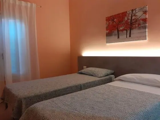 Büyük Yataklı Tek Kişilik Oda