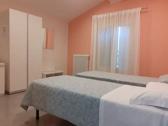 Büyük Yataklı Tek Kişilik Oda
