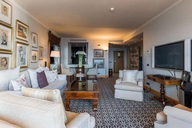Çatı Katı Süiti (Penthouse)