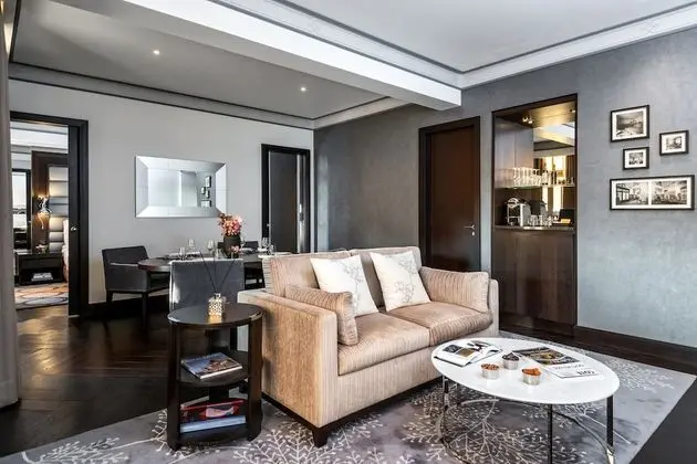 Süit, Göl Manzaralı (Savoy)