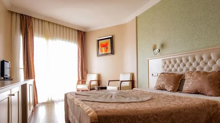 https://images.etstur.com/files/images/hotelImages/TR/51236/l/Royal-Sebaste-Hotel-Genel-299639.jpg