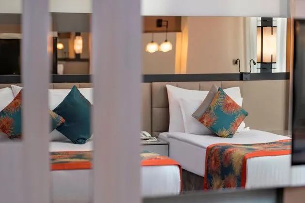 https://images.etstur.com/imgproxy/resize/2560x1440/files/images/hotelImages/etsrooms/92/Royal_Seginus_20251021115932_0.jpg