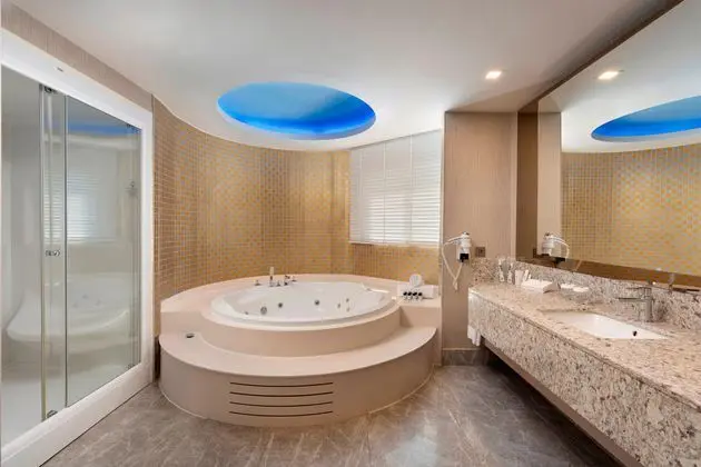 https://images.etstur.com/imgproxy/resize/2560x1440/files/images/hotelImages/etsrooms/92/Royal_Seginus_20251021115938_9.jpg