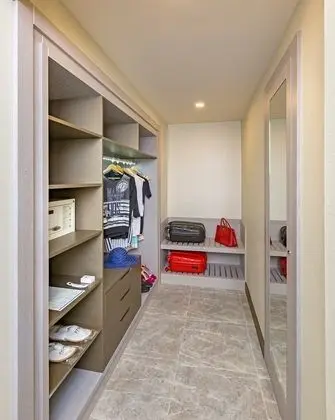 https://imagessl.etstur.com/files/images/hotelImages/TR/93017/l/Royal-Seginus-Oda-225399.jpg