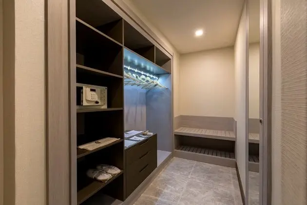 https://imagessl.etstur.com/files/images/hotelImages/TR/93017/l/Royal-Seginus-Oda-225400.jpg