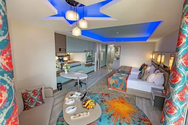 https://imagessl.etstur.com/files/images/hotelImages/TR/93017/l/Royal-Seginus-Oda-225404.jpg