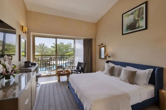 Deluxe Shangri-La Room