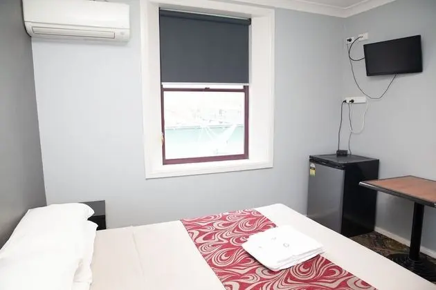 Tek Büyük Yataklı Oda, Ortak Banyo