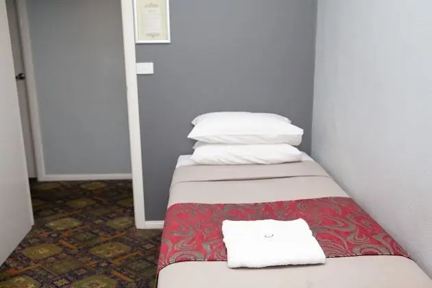 Tek Kişilik Oda, Ortak Banyo
