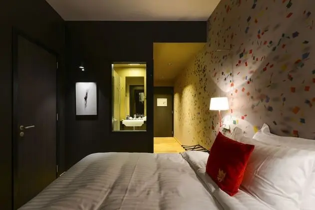 Standard Oda (Pool side)