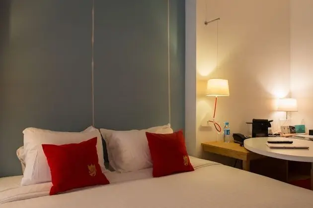 Standard Oda (Pool side)