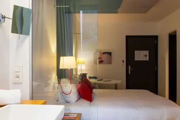 Standard Oda (Pool side)