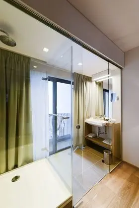 Standard Oda (Pool side)