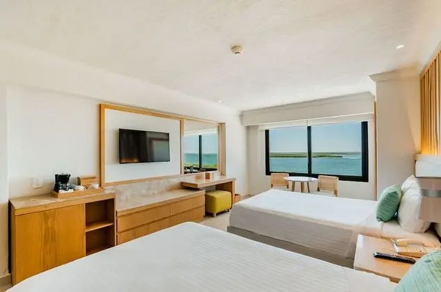 Deluxe Lagoon Room Free Wi-Fi