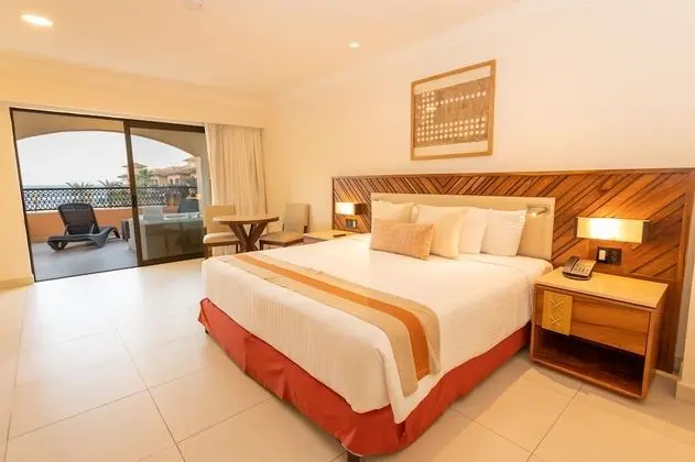 Deluxe Room, 1 King Bed,Jetted Tub, Ocean View Free Wi-Fi