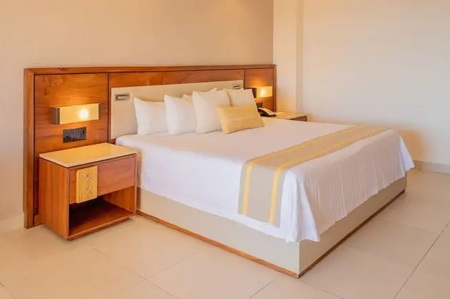 Deluxe Room, Balcony, Ocean View Free Wi-Fi