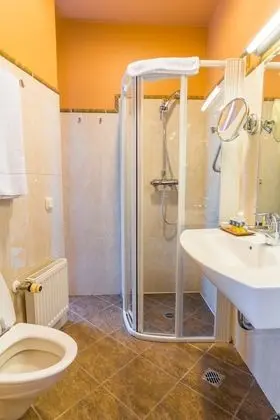 Classic Tek Büyük Yataklı Oda