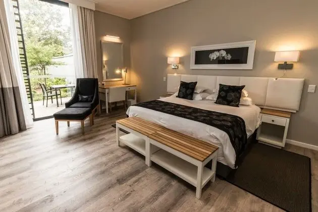 Luxury Tek Büyük veya İki Ayrı Yataklı Oda, Banyolu/Duşlu, Bahçe Manzaralı