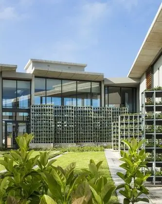 Luxury Tek Büyük veya İki Ayrı Yataklı Oda, Banyolu/Duşlu, Bahçe Manzaralı
