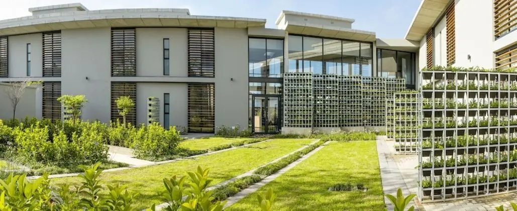 Luxury Tek Büyük veya İki Ayrı Yataklı Oda, Banyolu/Duşlu, Bahçe Manzaralı