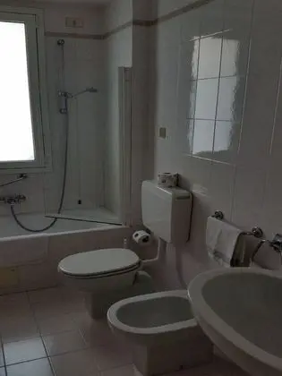 Comfort Tek Büyük veya İki Ayrı Yataklı Oda