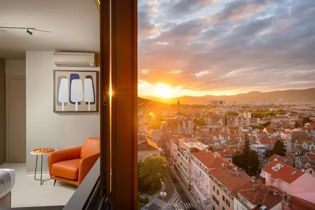 Oda, 1 Çift Kişilik veya 2 Tek Kişilik Yatak, Şehir Manzaralı