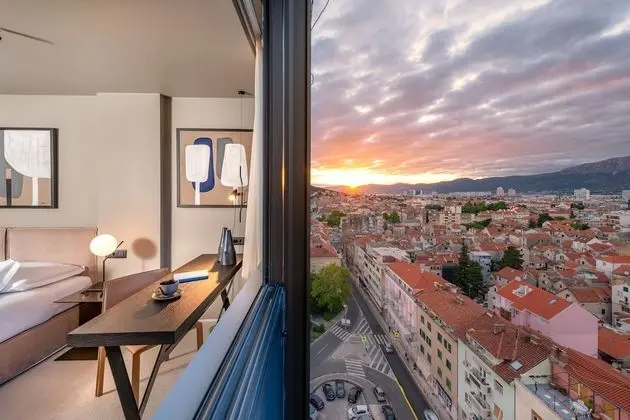 Oda, 1 Çift Kişilik veya 2 Tek Kişilik Yatak, Şehir Manzaralı