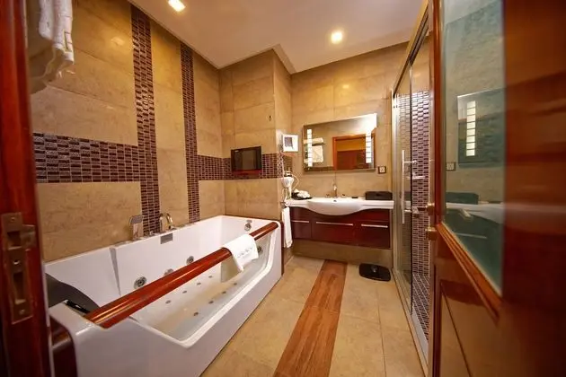 Standard Oda, 1 En Büyük (King) Boy Yatak, Muhtelif Manzaralı (Swiss Select King Room)