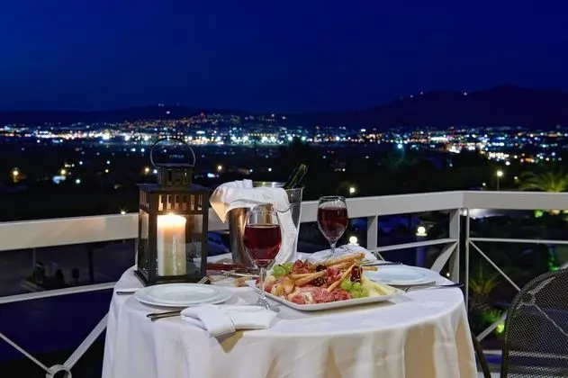 Tek Büyük veya İki Ayrı Yataklı Oda, Deniz Manzaralı