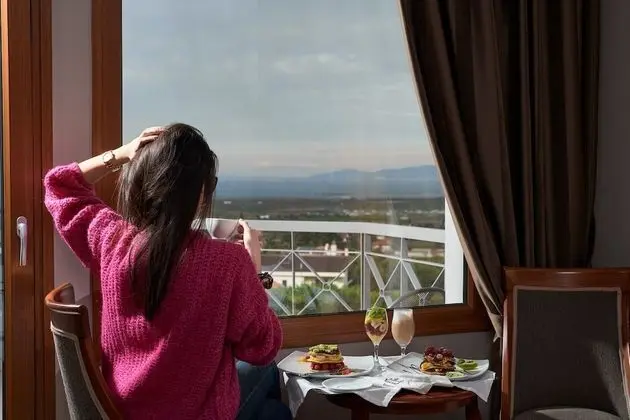 Tek Büyük veya İki Ayrı Yataklı Oda, Deniz Manzaralı