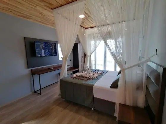 Triple, Deniz Manzaralı
