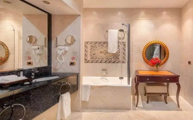 Deluxe Oda, 1 En Büyük (King) Boy Yatak, Şehir Manzaralı