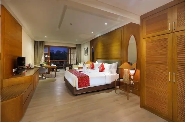 Deluxe Oda, Balkon, Havuz Manzaralı