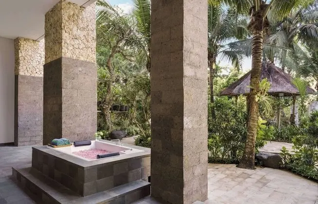 Engellilere uygun banyo