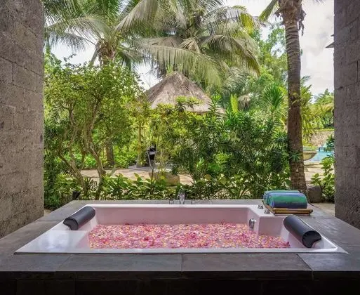 Engellilere uygun banyo